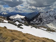 55 Vista dal Passo San Marco col Lago di Valmora in avanzato disgelo